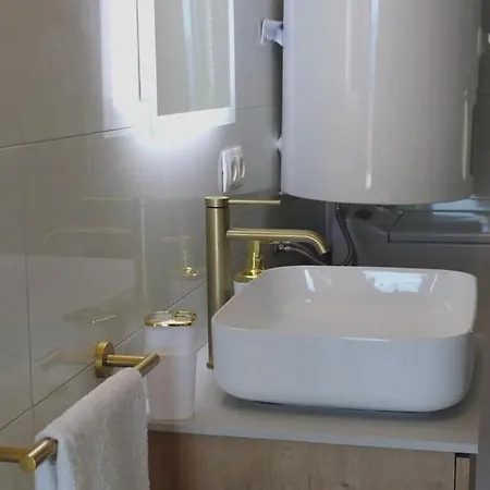 Buba * トロギール